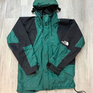 The North Face Men’s Vintage Gore Tex Ski Jacket